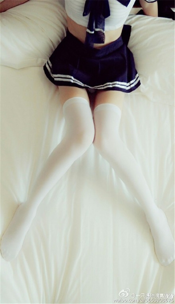 qq头像女生下半身裙子露腿 性感图片(4)(点击浏览下一张趣图)