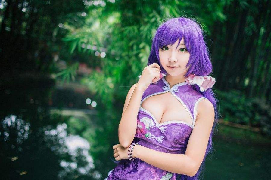 男生摸女生腿的动漫图cosplay爆乳女生图(3)(点击浏览下一张趣图)