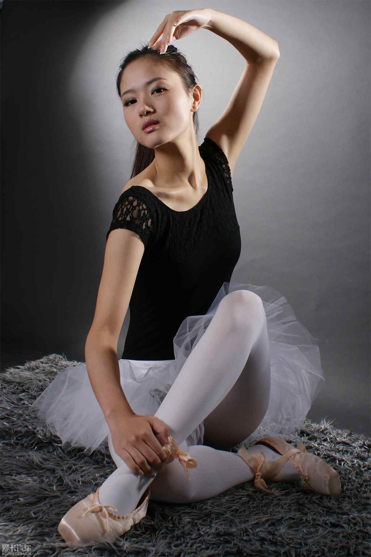 女孩穿连体衣舞蹈图片(2)(点击浏览下一张趣图)