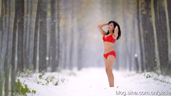 雪地裸体艺术写真(点击浏览下一张趣图)