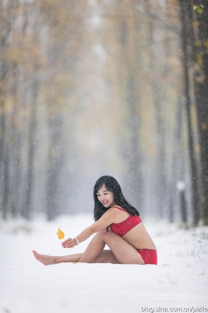 雪地裸体艺术写真(2)(点击浏览下一张趣图)