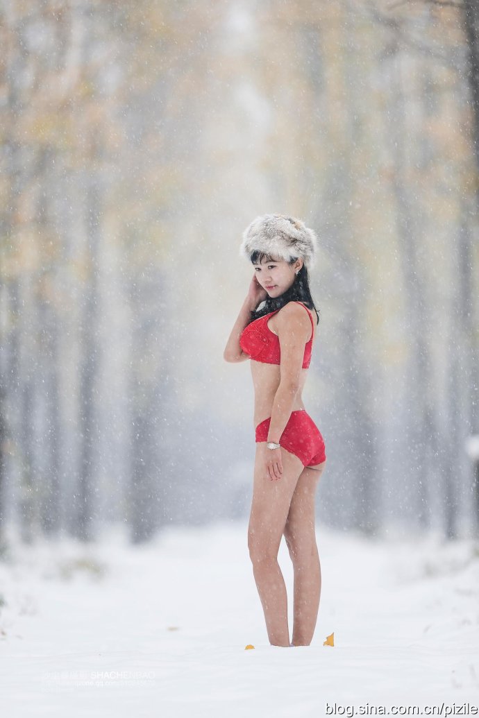 雪地裸体艺术写真(5)(点击浏览下一张趣图)