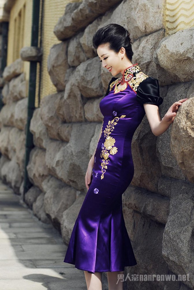 黄小蕾漂亮身材大胆旗袍写真(点击浏览下一张趣图)