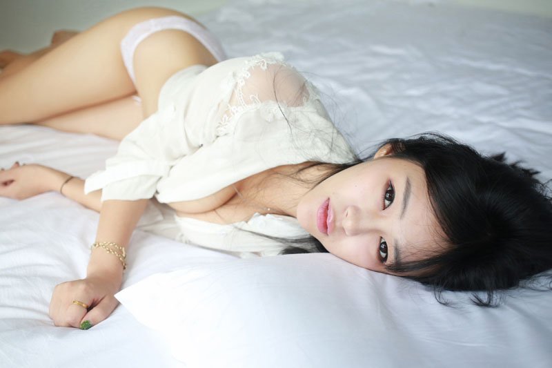 日本风俗乳娘无圣光床上衬衣美女诱惑写真(4)(点击浏览下一张趣图)