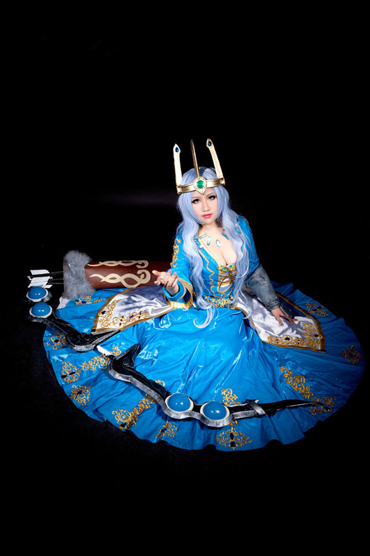 英雄联盟艾希的蜜汁cosplay写真(点击浏览下一张趣图)