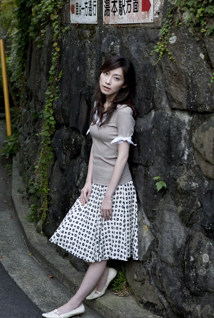 日本女星小桥惠泳装照(5)(点击浏览下一张趣图)