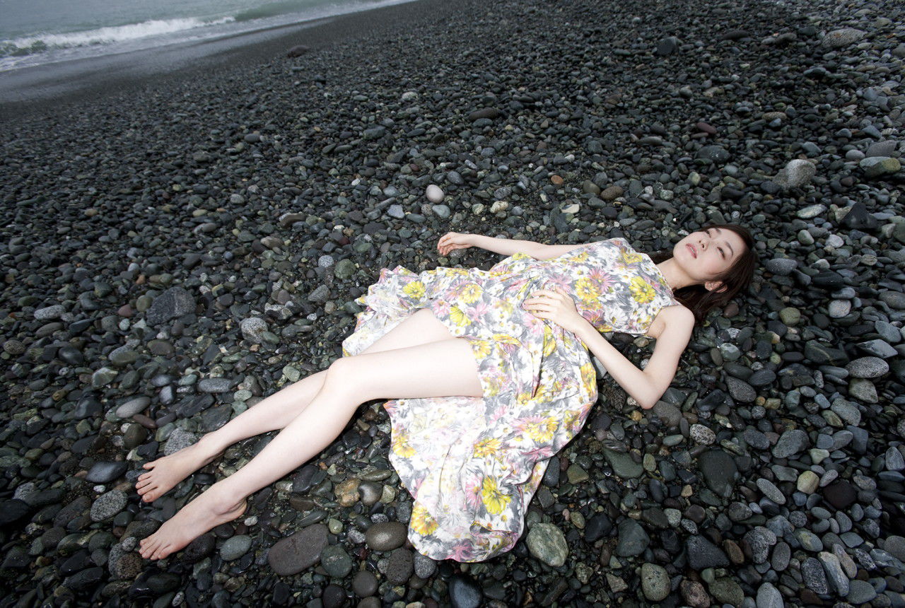 日本女星小桥惠泳装照(7)(点击浏览下一张趣图)