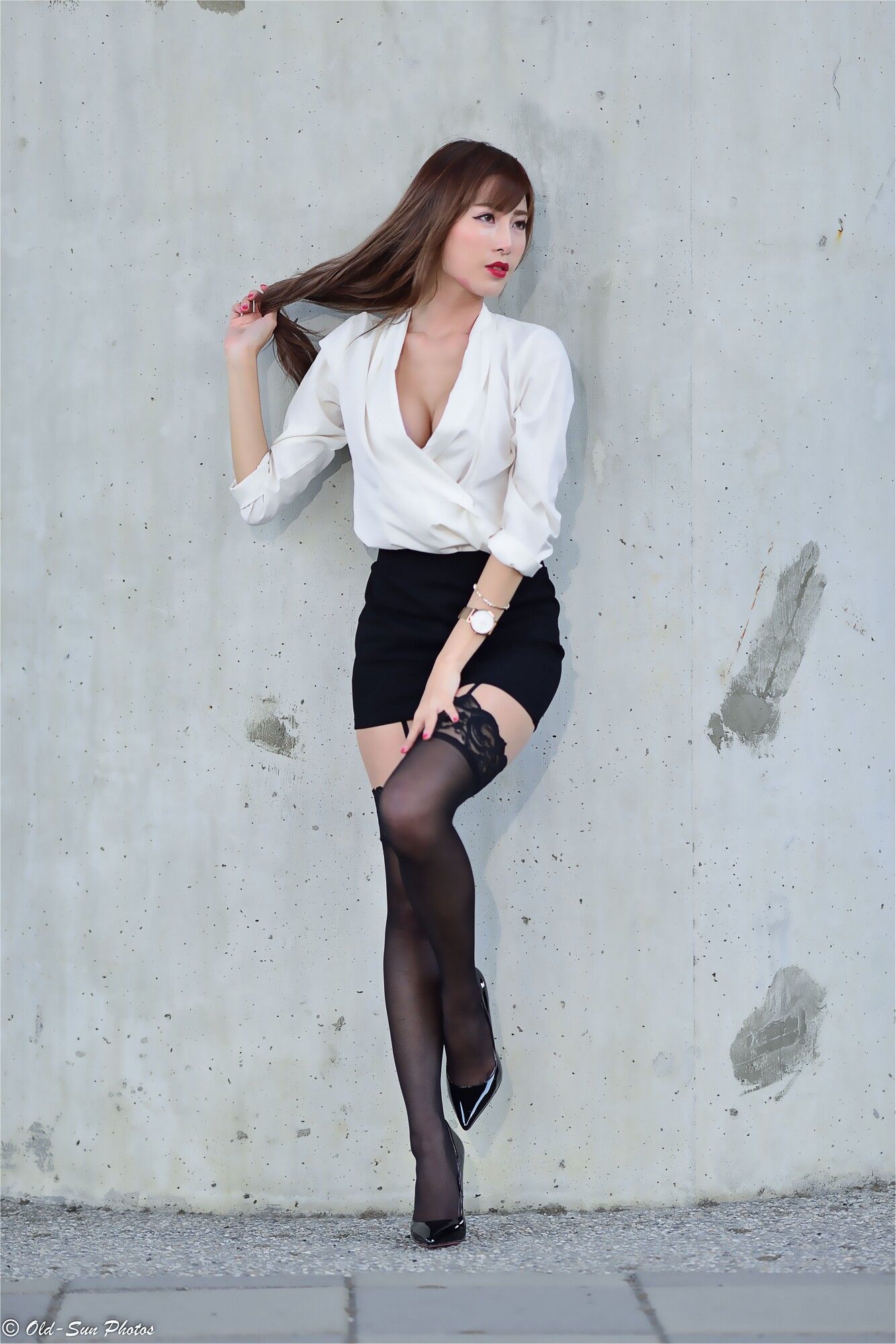 在线播放丝服制袜吊带袜长发女秘写真(5)(点击浏览下一张趣图)