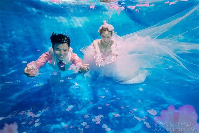 水下婚纱照照片(3)(点击浏览下一张趣图)