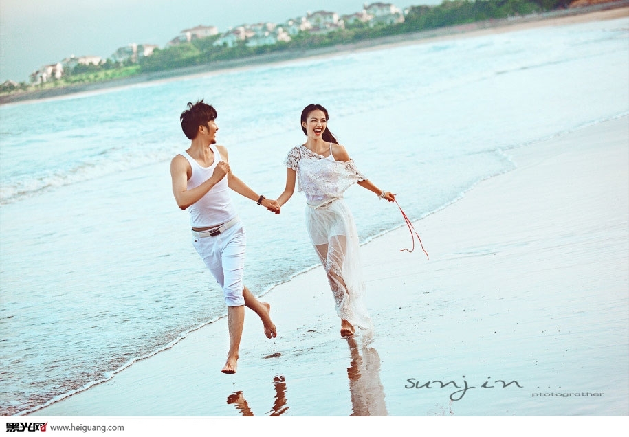 海滩朴素淡雅的白色婚纱(4)(点击浏览下一张趣图)