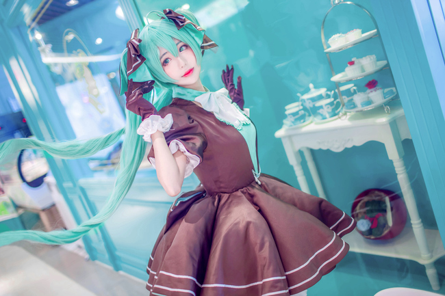 初音未来图片光的身体与主人真人版cos写真(2)(点击浏览下一张趣图)