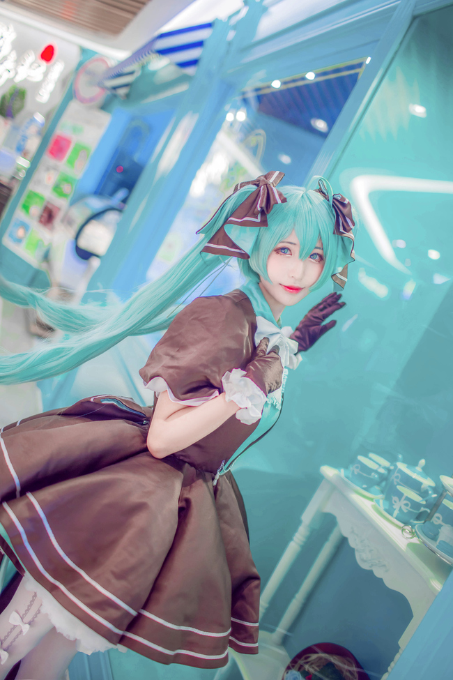 初音未来图片光的身体与主人真人版cos写真(3)(点击浏览下一张趣图)