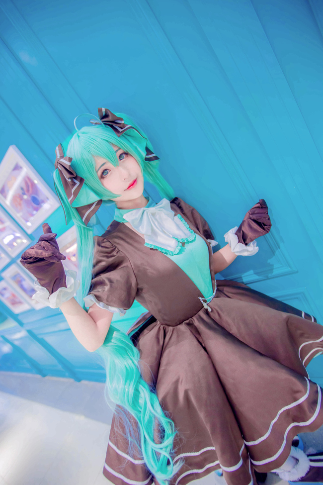 初音未来图片光的身体与主人真人版cos写真(4)(点击浏览下一张趣图)