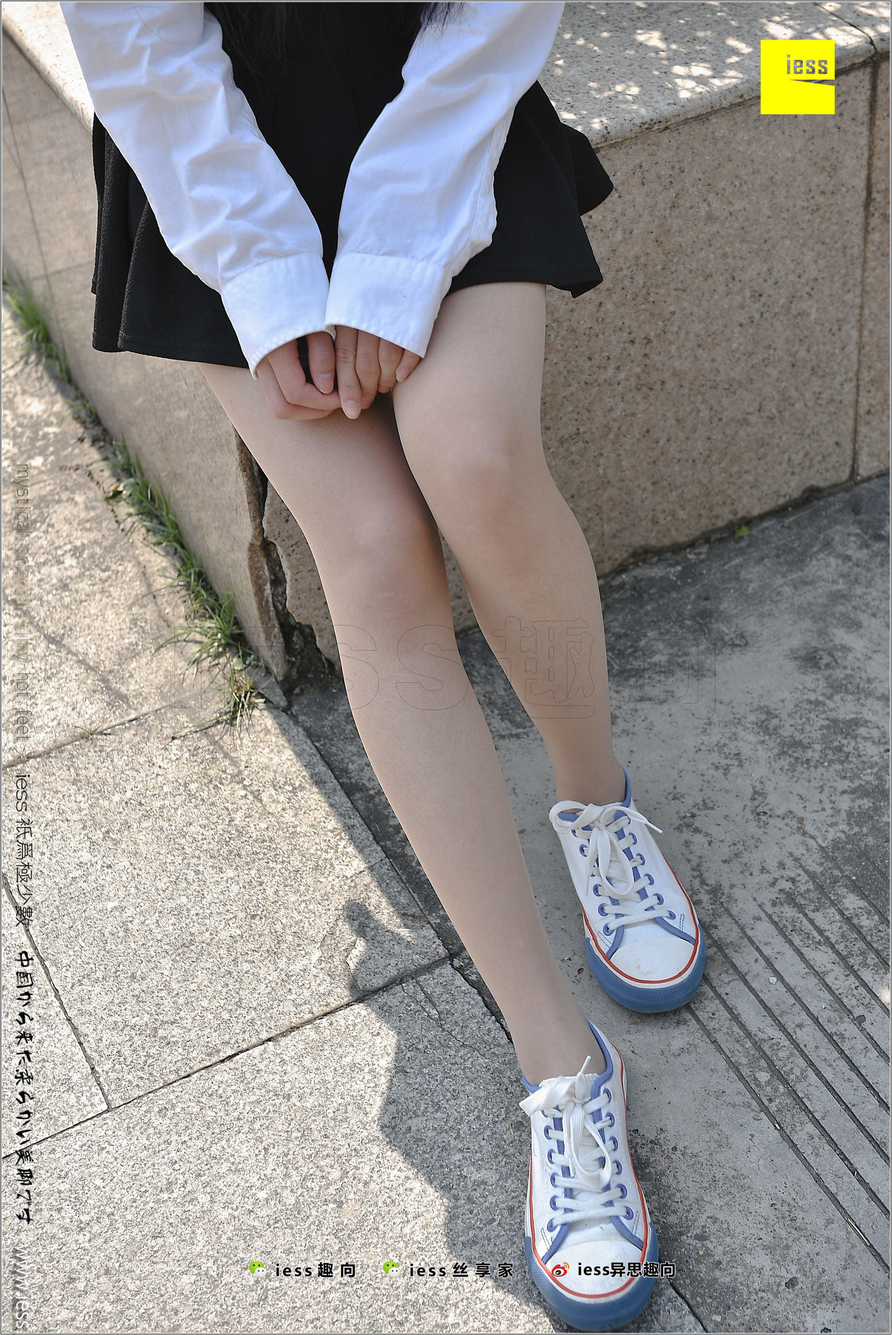 跪在表妹王静的帆布鞋 清新写真(4)(点击浏览下一张趣图)