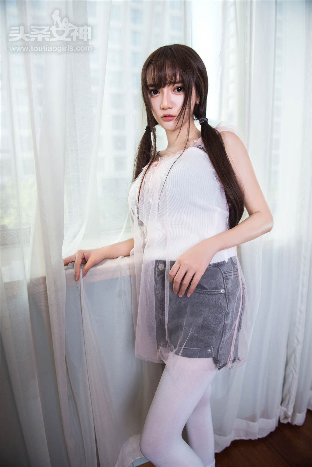 刘冰白袜女友性感粉嫩人体艺术写真(3)(点击浏览下一张趣图)