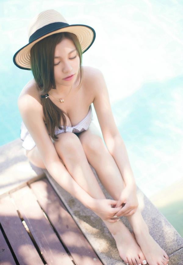 日本纯爱带着草帽的性感女优白皙美乳烈日写真(2)(点击浏览下一张趣图)
