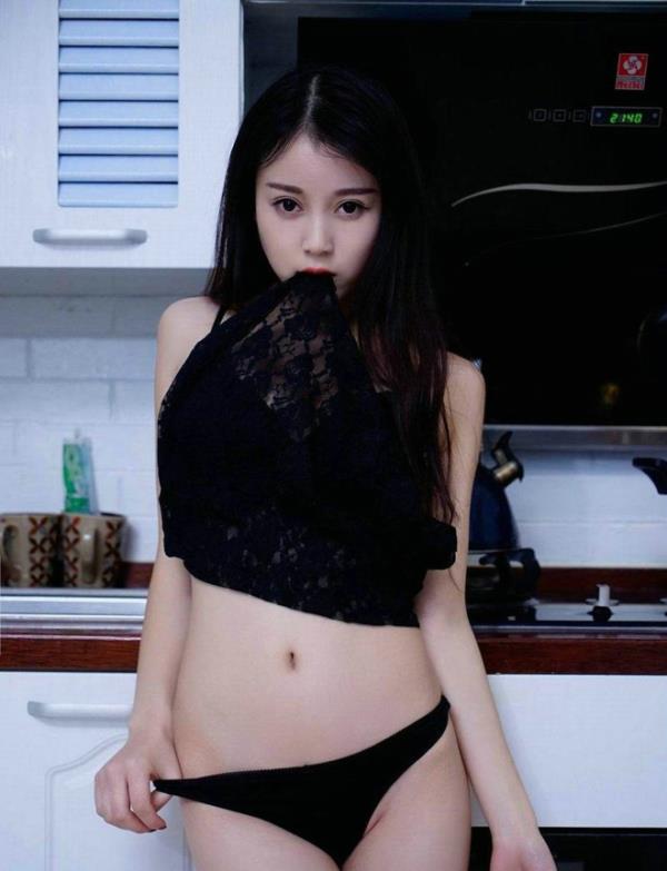 性感熟味嫩模女声羞羞的部位黑丝吊裙厨娘素人写真(4)(点击浏览下一张趣图)