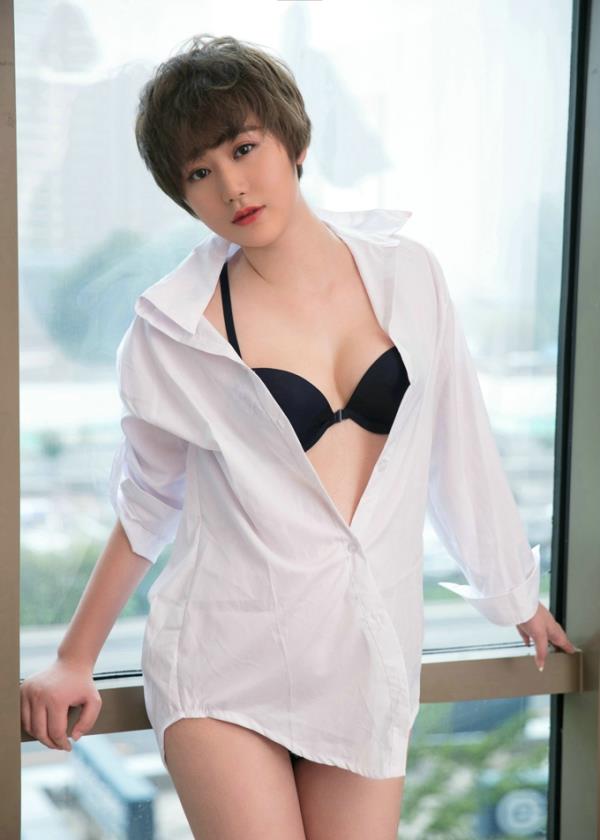 虎白女51p嫩模白色衬衣半透黑色胸罩艺术大胆写真(2)(点击浏览下一张趣图)