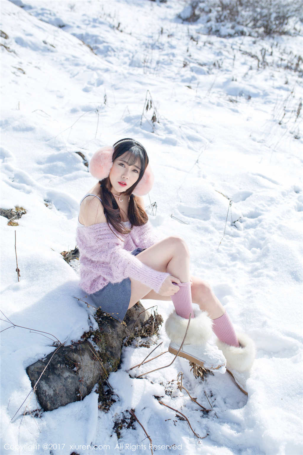 日本雪地裸拍大胆美女艺术图片《美丽冻人》(点击浏览下一张趣图)