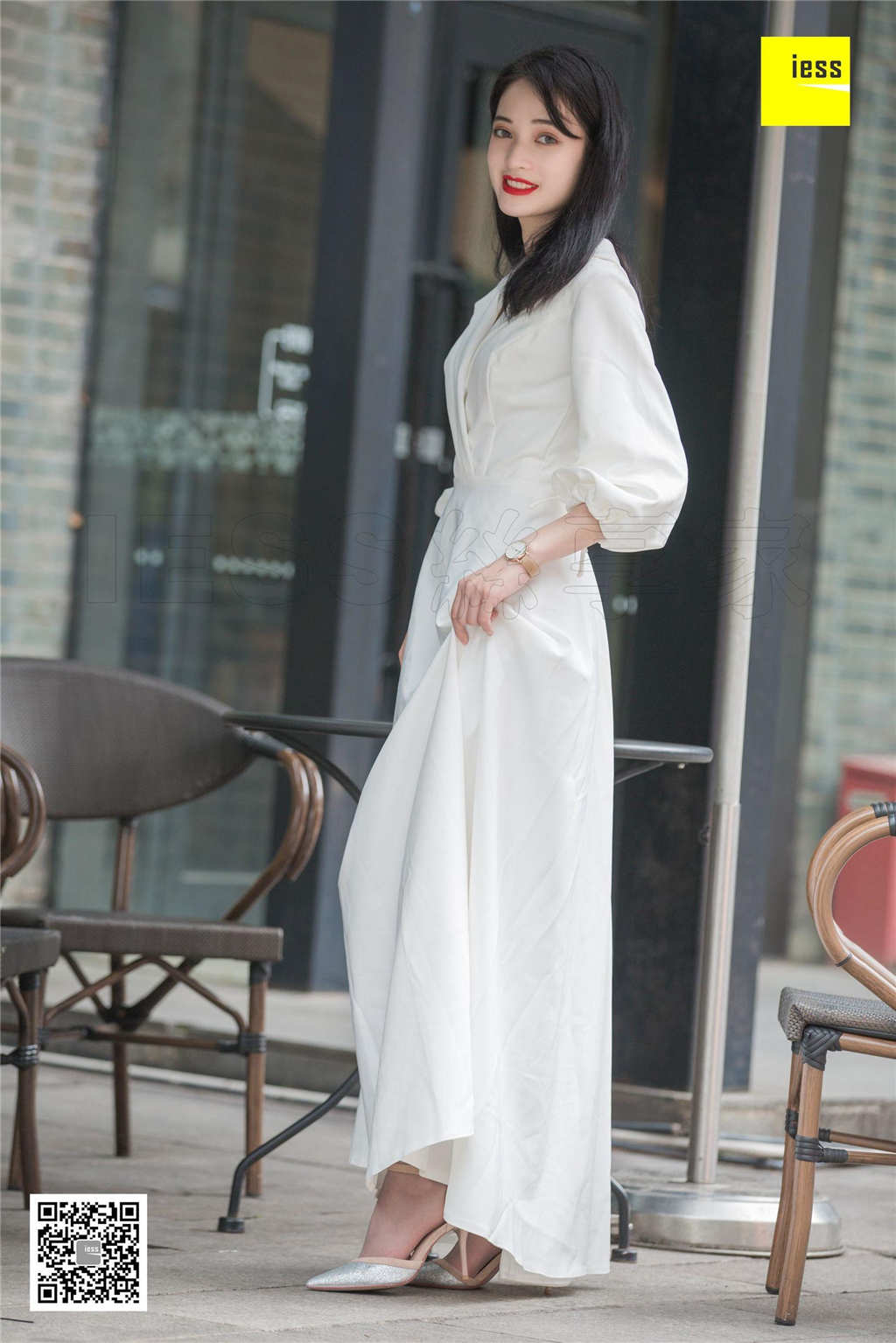 秀人姗姗在线街拍白色长裙写真(点击浏览下一张趣图)