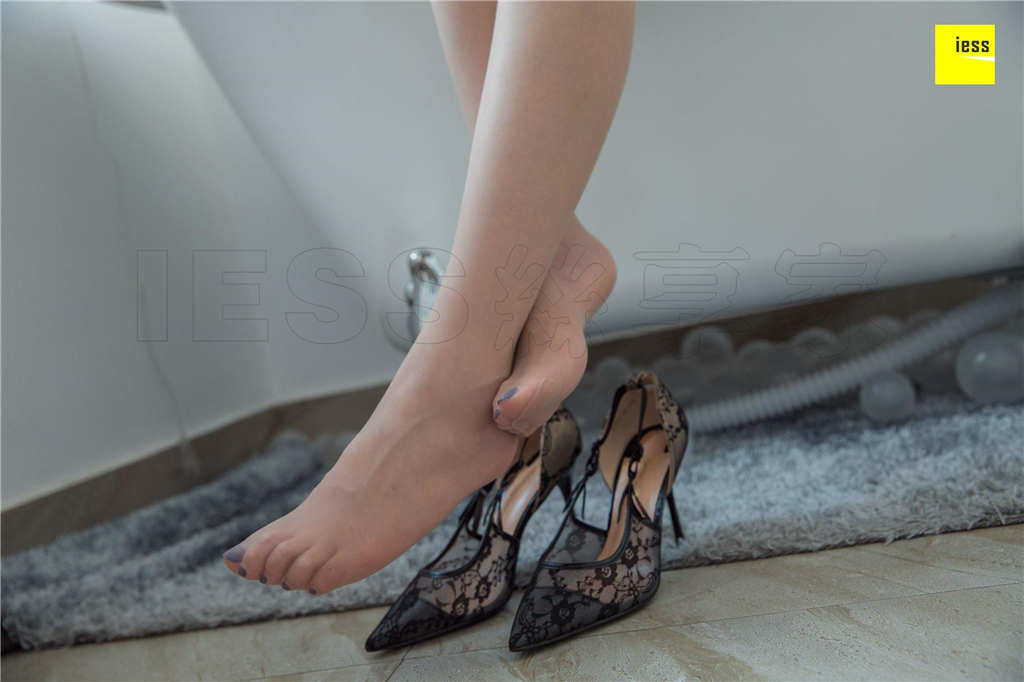 浴室要到腿软美女牛仔短裤系列写真集(点击浏览下一张趣图)