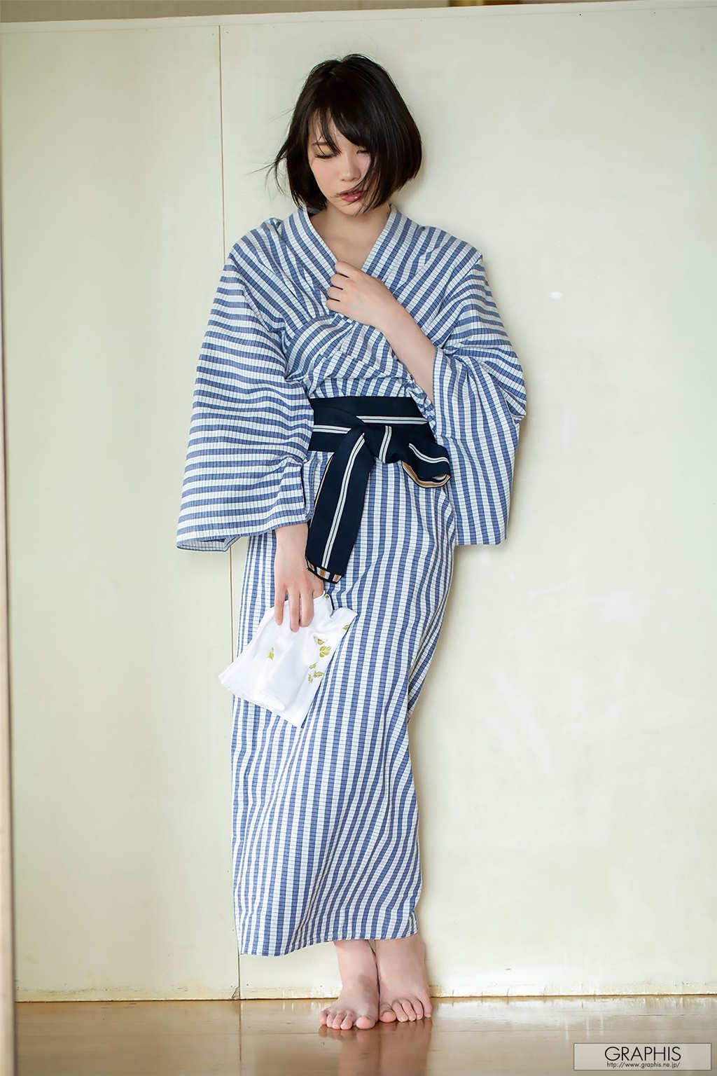 铃村爱里最刺激的一部和服写真大图(2)(点击浏览下一张趣图)