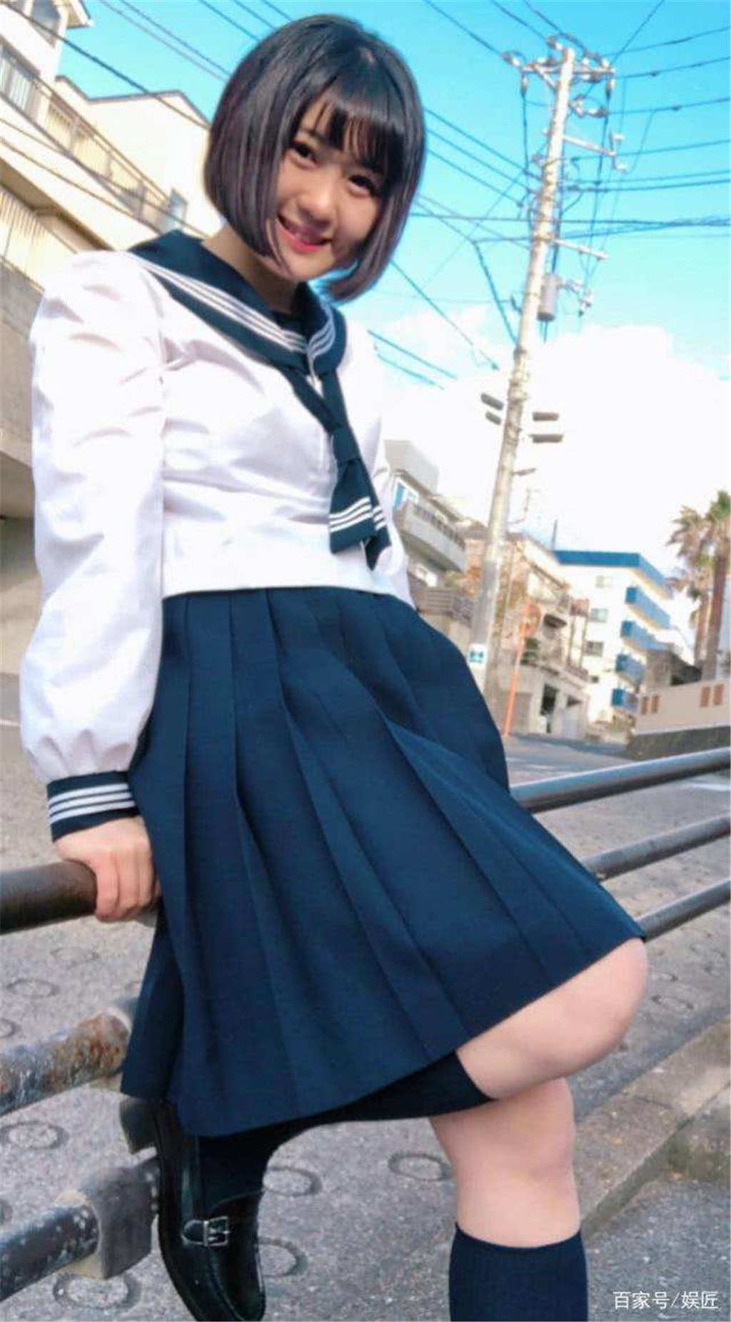 13岁的女生穿校服的图片(点击浏览下一张趣图)