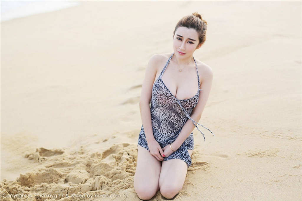 陆瓷一双好奶海边沙滩性感写真(3)(点击浏览下一张趣图)