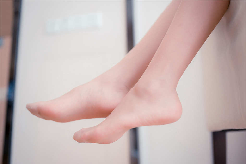 [丝袜美脚]年轻女人的脚底的图片(5)(点击浏览下一张趣图)