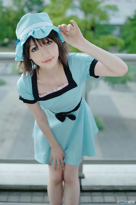 飞雪model可爱浅蓝色裙子户外写真(点击浏览下一张趣图)