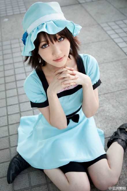 飞雪model可爱浅蓝色裙子户外写真(3)(点击浏览下一张趣图)
