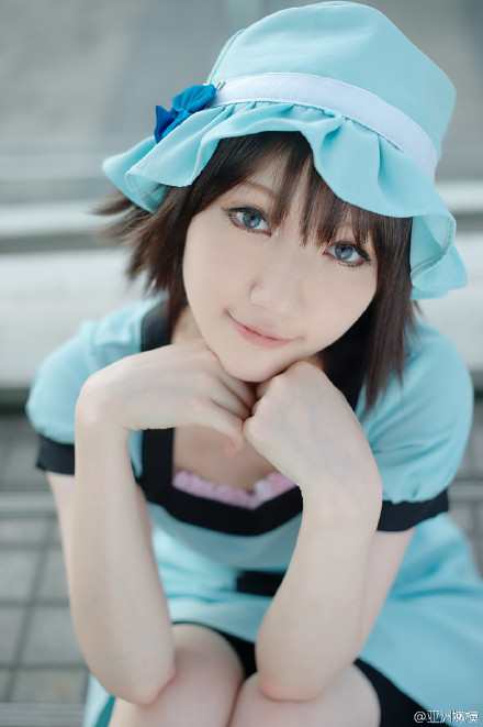 飞雪model可爱浅蓝色裙子户外写真(4)(点击浏览下一张趣图)