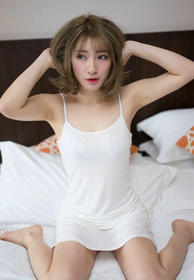 艺校美女自拍裸舞性感写真大图(3)(点击浏览下一张趣图)