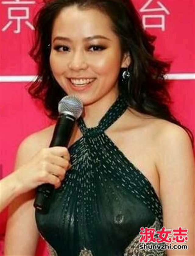 张靓颖戴乳环 (点击浏览下一张趣图)