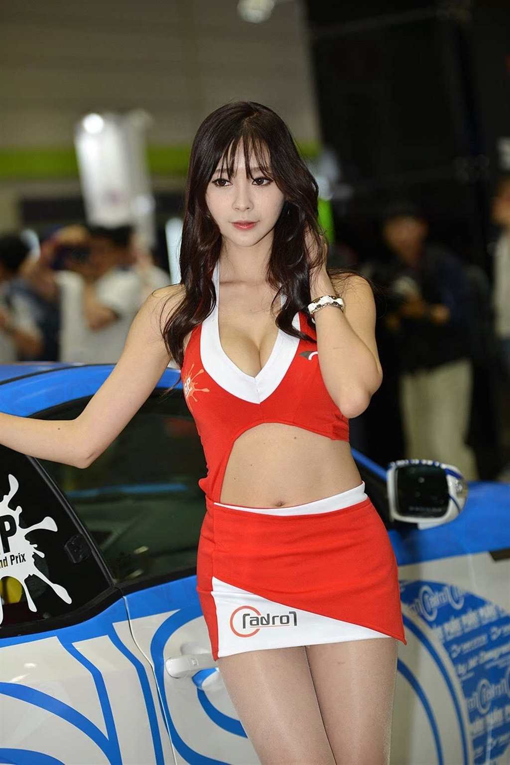 酷似柳岩的韩国大胸美女车模(点击浏览下一张趣图)