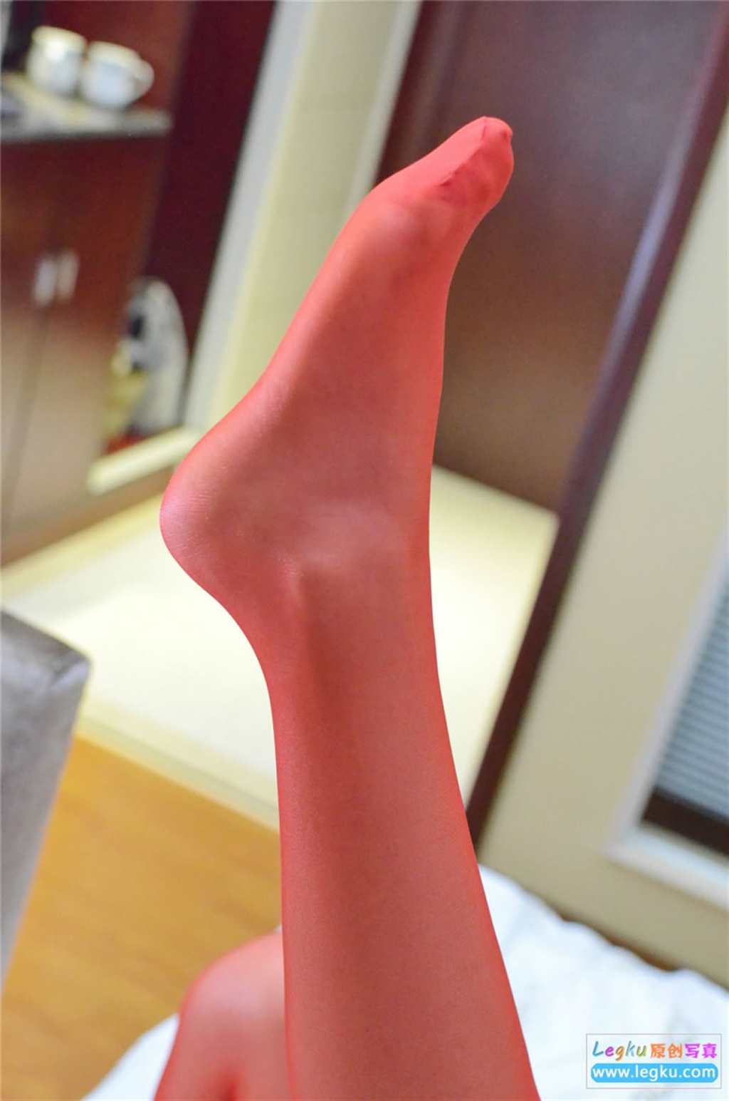 红色丝袜诱惑(点击浏览下一张趣图)