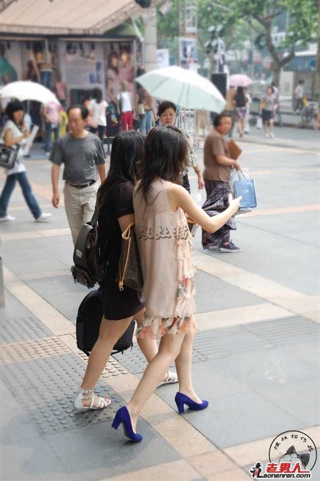 杭州美女街拍 女人天堂(点击浏览下一张趣图)