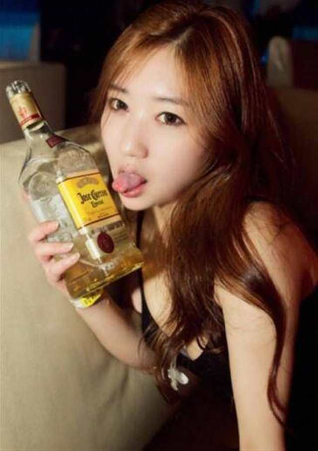 韩国夜店性感火辣的美女(5)(点击浏览下一张趣图)