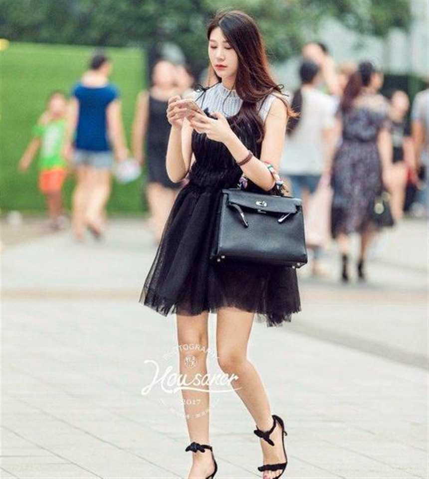 路人街拍: 北京女孩, 穿衣有品位, 个个都有明星范儿!(点击浏览下一张趣图)