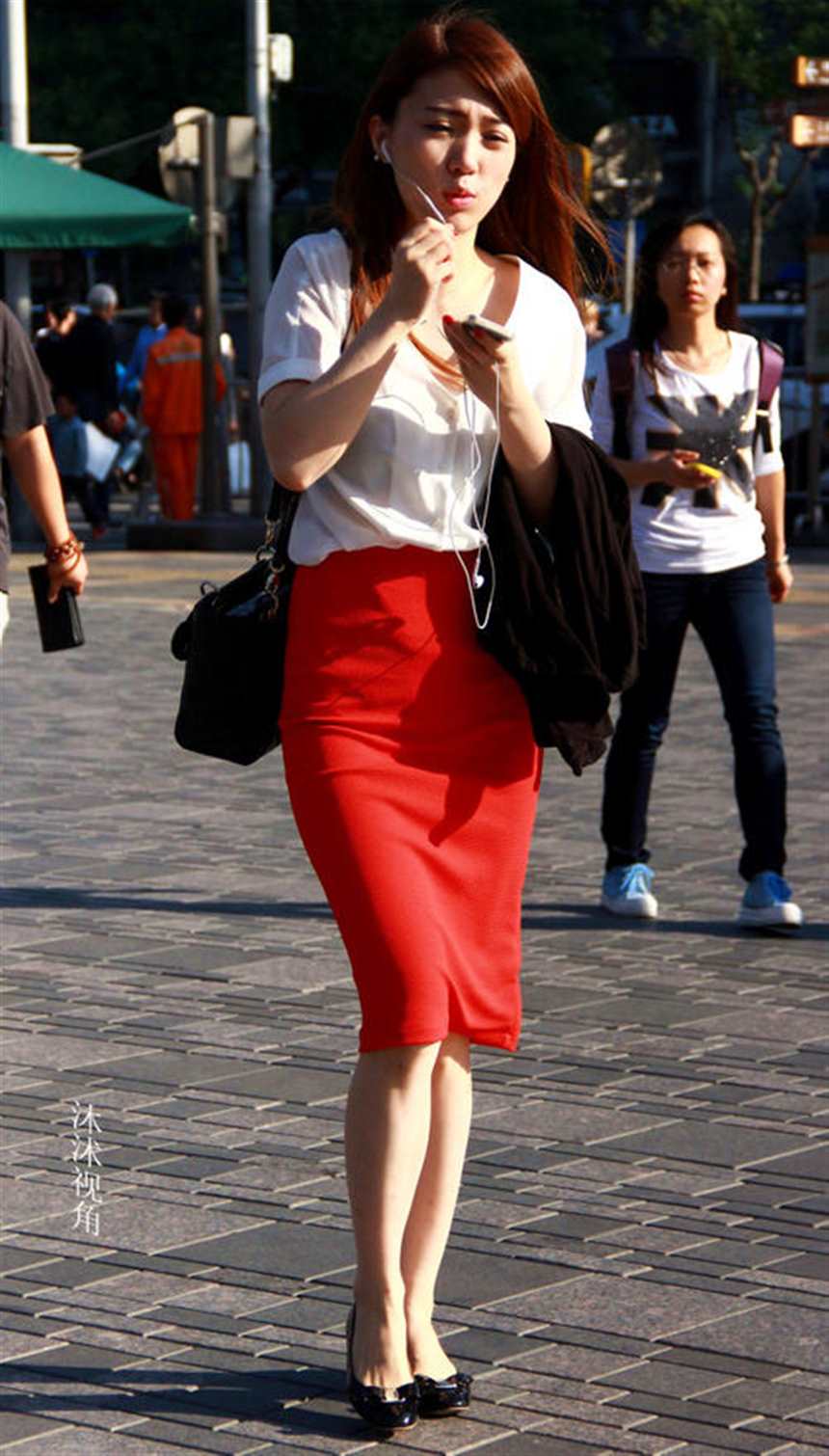 街拍:秋日街头的北京潮女(点击浏览下一张趣图)