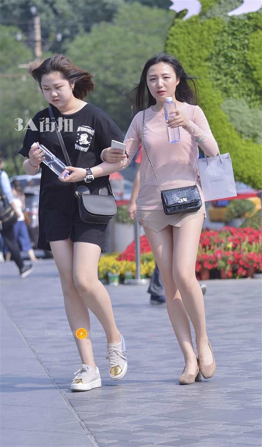 街拍美女_街拍丝袜(2)(点击浏览下一张趣图)