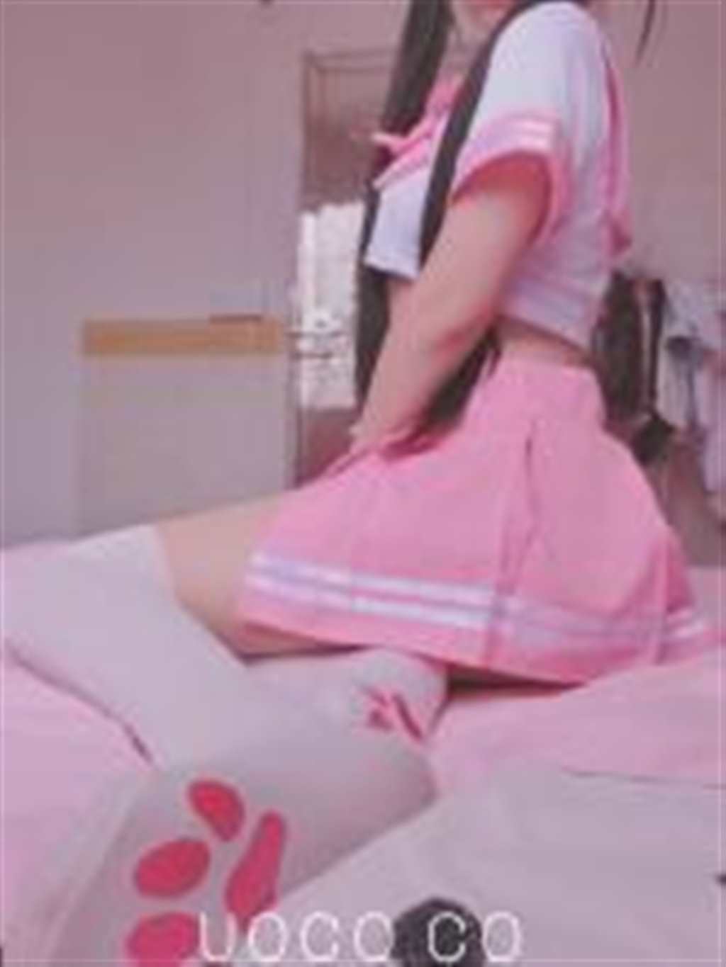 萌白酱-粉色学生制服(点击浏览下一张趣图)