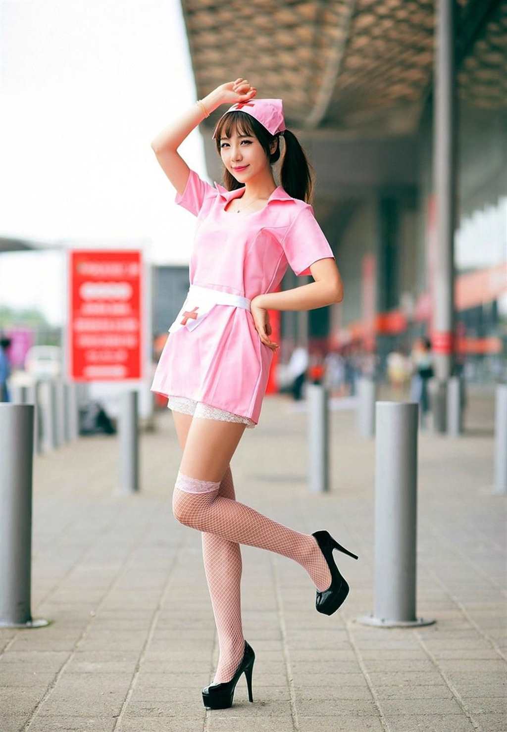 姿色绝佳林星阑粉色护士服白色丝袜性感写真(2)-壁纸高清