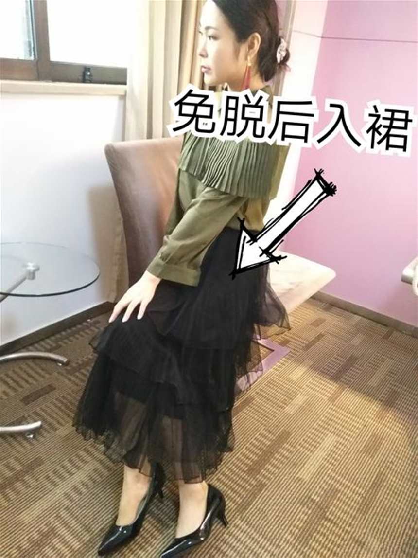  富家女爱暴露户外露出精品合集(6)(点击浏览下一张趣图)