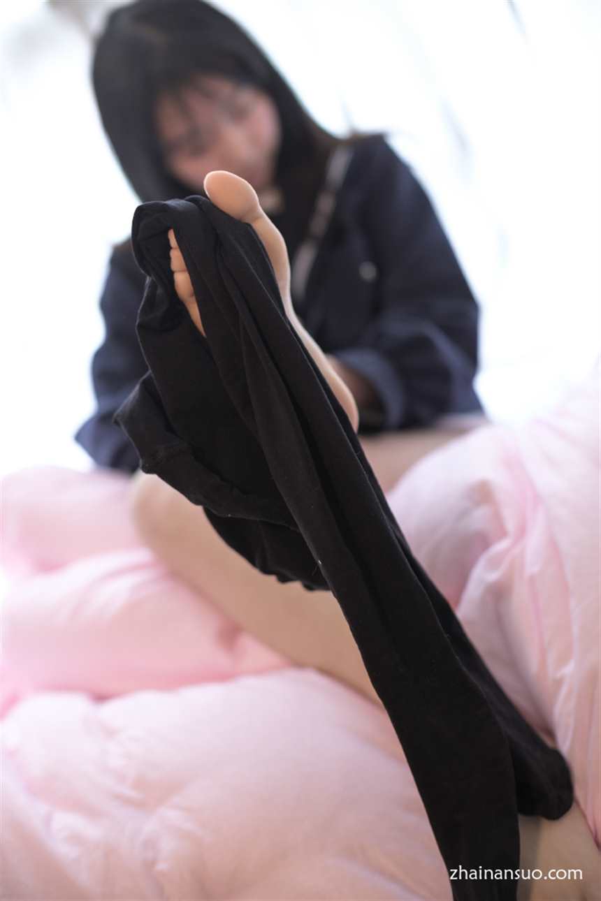 【妹子图】森萝财团x-004校服黑丝美腿(点击浏览下一张趣图)