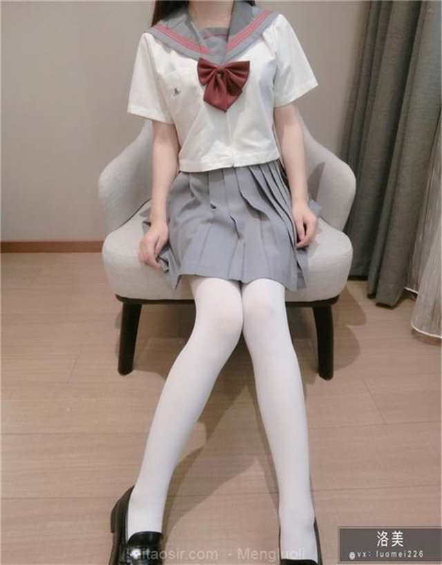 极品名气超爆网红白丝之jk白丝裤袜(28p/3v/433mb)(点击浏览下一张趣图)