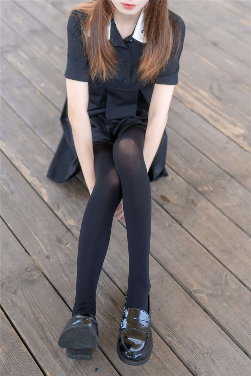冬季黑色连裤袜街拍性感美妇时尚性感照片(3)(点击浏览下一张趣图)