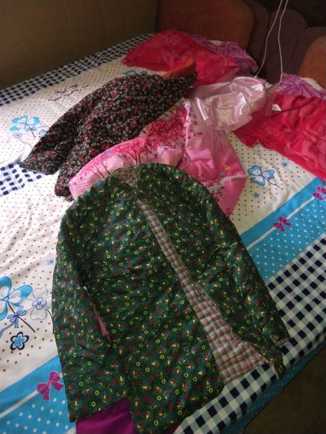 查看穿红缎棉袄的媳妇 你媳妇那两件棉布袄真不错