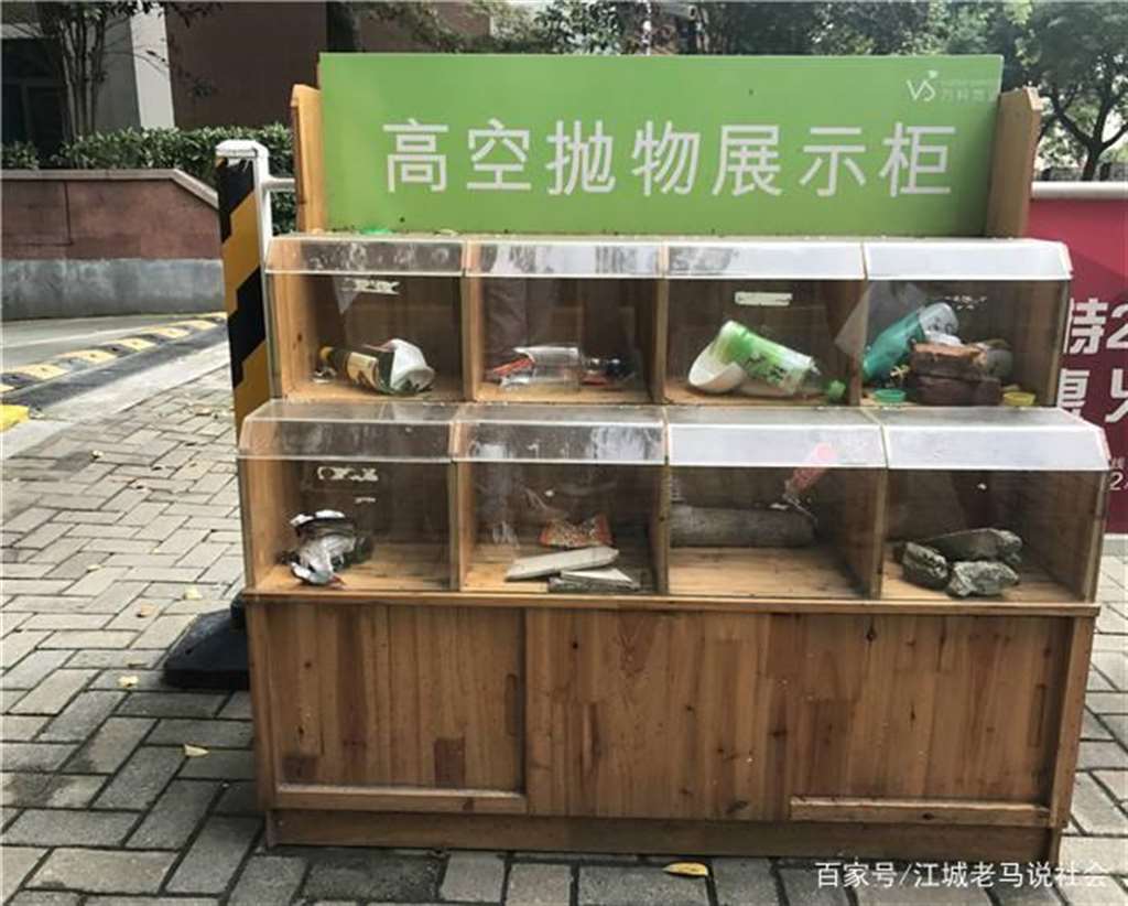 捡到美女扔的垃圾袋都有啥？闻起来味道很香！