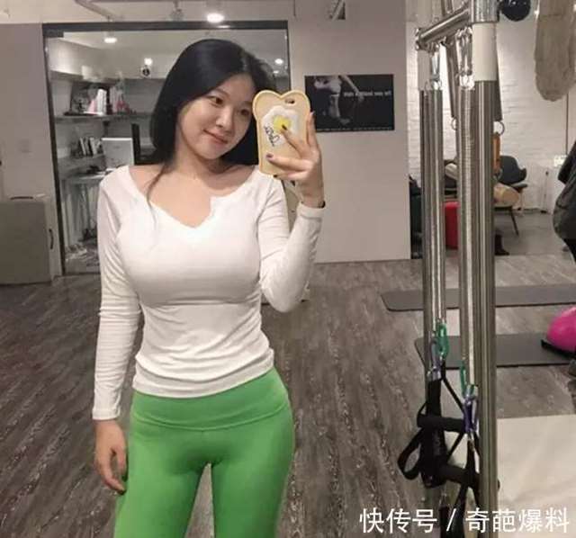 超薄打底女裤做瑜伽 彰显曼妙身材性感撩人